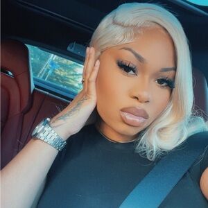 Meet your Posher, Leila